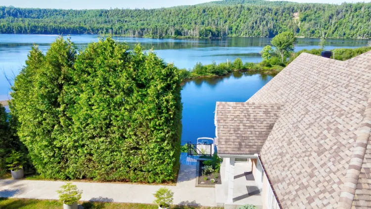Chalet en bord de rivière en Mauricie