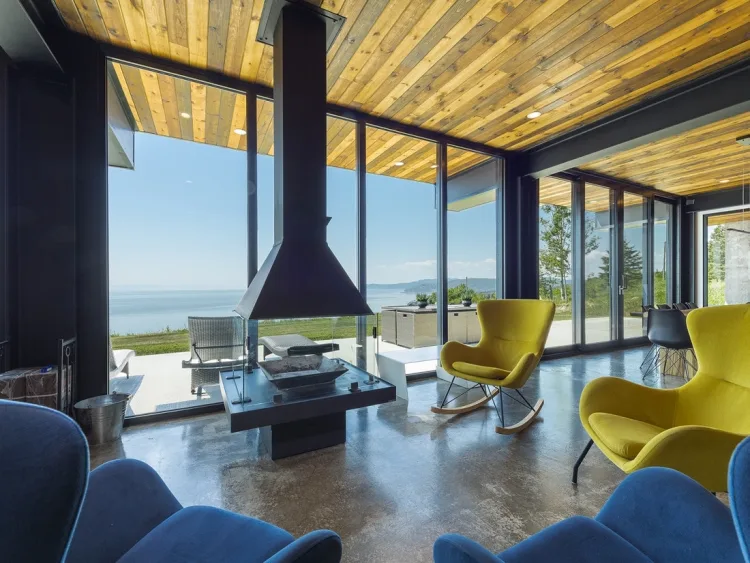 Chalet avec vue sur le fleuve dans Charlevoix